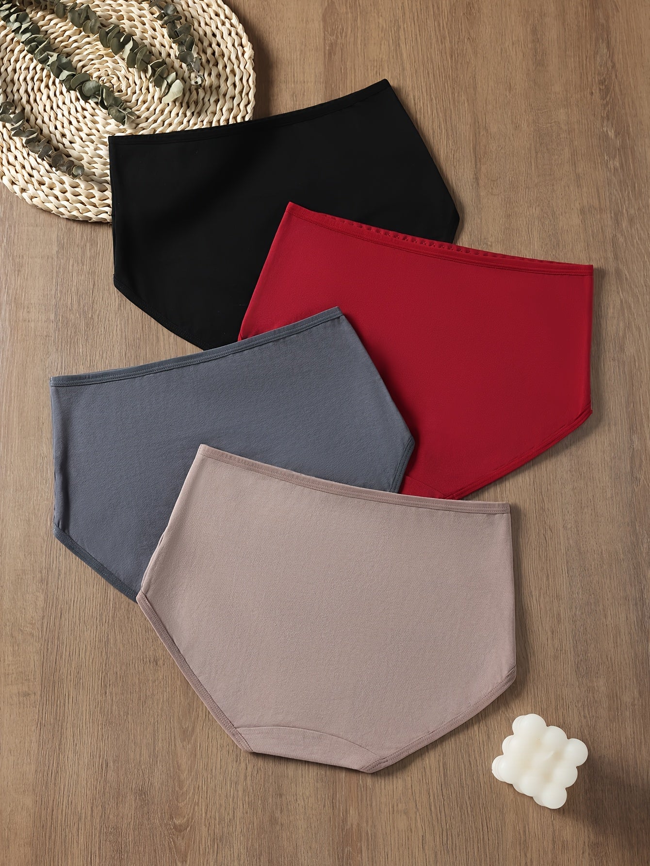 4 high-waisted briefs for women in sexy solid colors. Made with 95% elastane knit fabric for a comfortable fit.