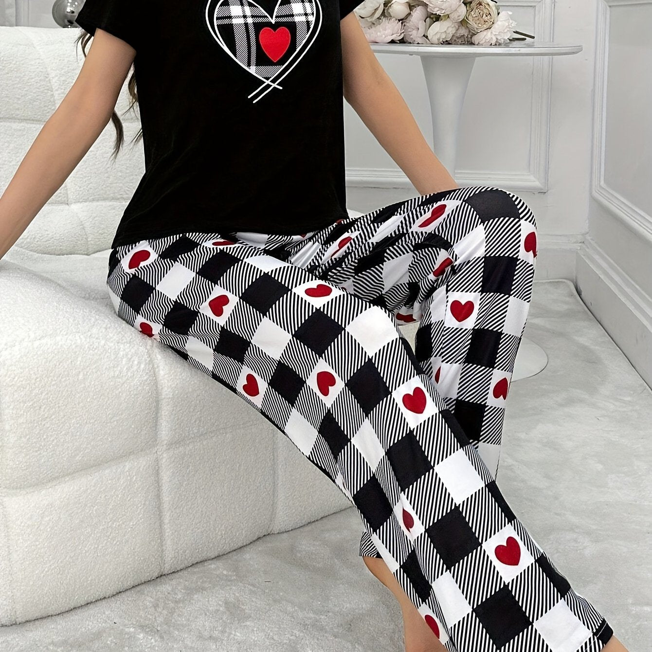 Women's Heart Plaid Casual Pajama Set, Short Sleeve Top & Pants, Relaxed Fit.