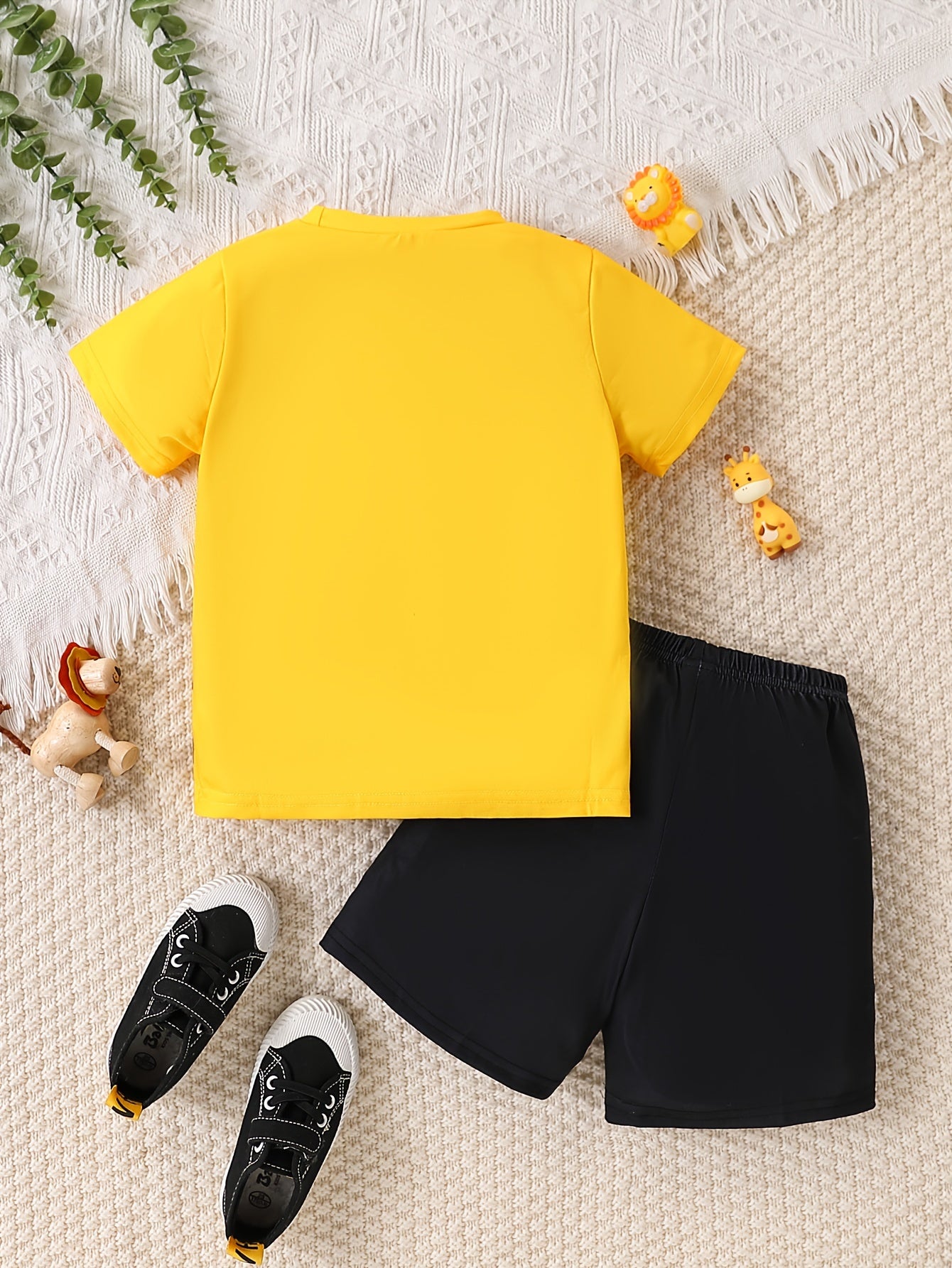 Boys' Casual Summer Outfit Set: Polyester T-Shirt with Cartoon Lion Design & Matching Shorts, Elastic Waistband, Breathable Knit Fabric - Ideal for Playtime and Outdoor Activities