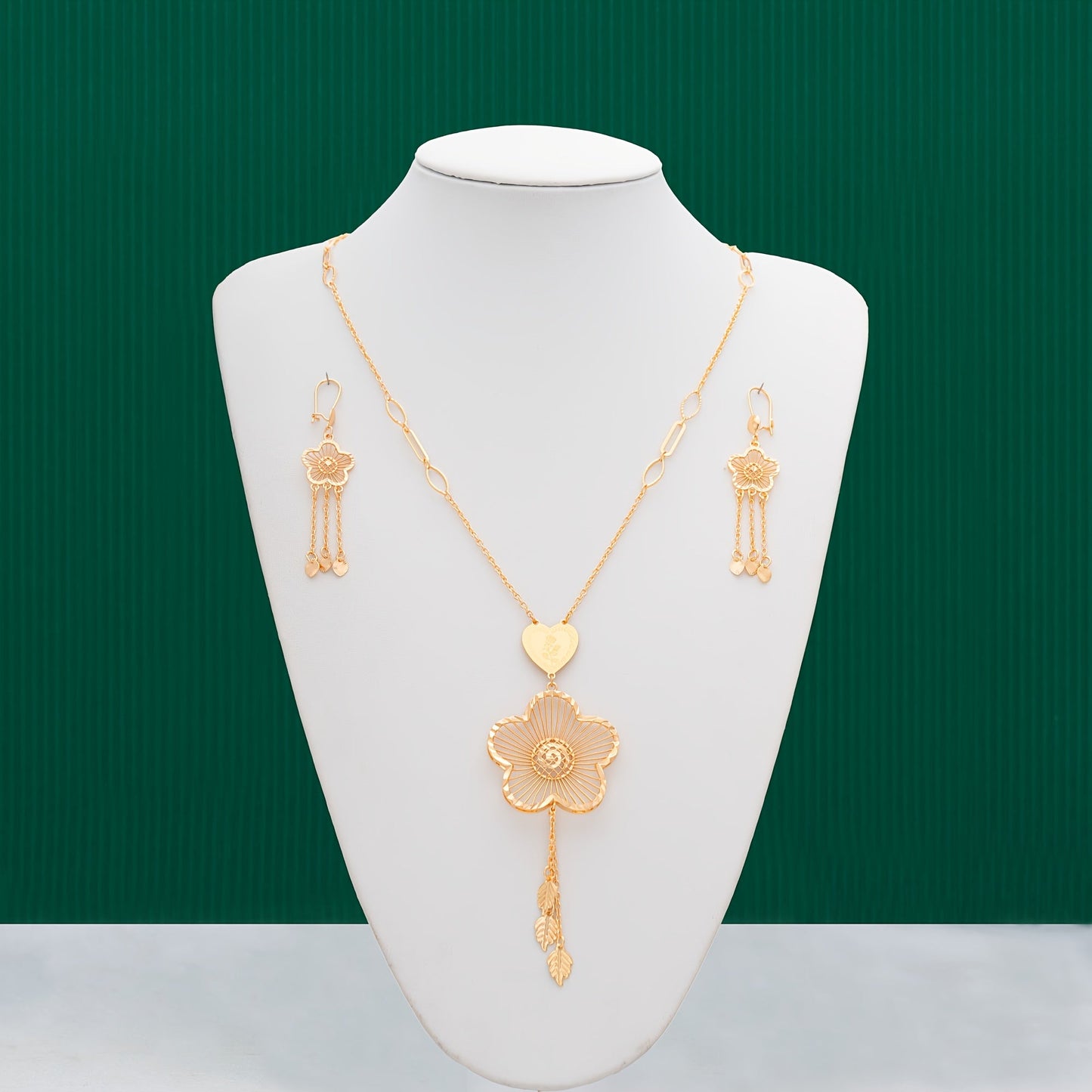 Exquisite 3-Piece Jewelry Set in Arabian Style, Featuring a Champagne Golden Flower Pendant Necklace and Earrings, Crafted from High-Quality Brass, Perfect for Ramadan Celebrations, Weddings, Parties, and Every Season