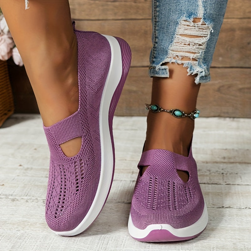 Taizhou women's slip-on sneakers are breathable and lightweight, featuring a rubber sole and fabric insole. No embellishments. Vintage style for all-season comfort, hand washable.