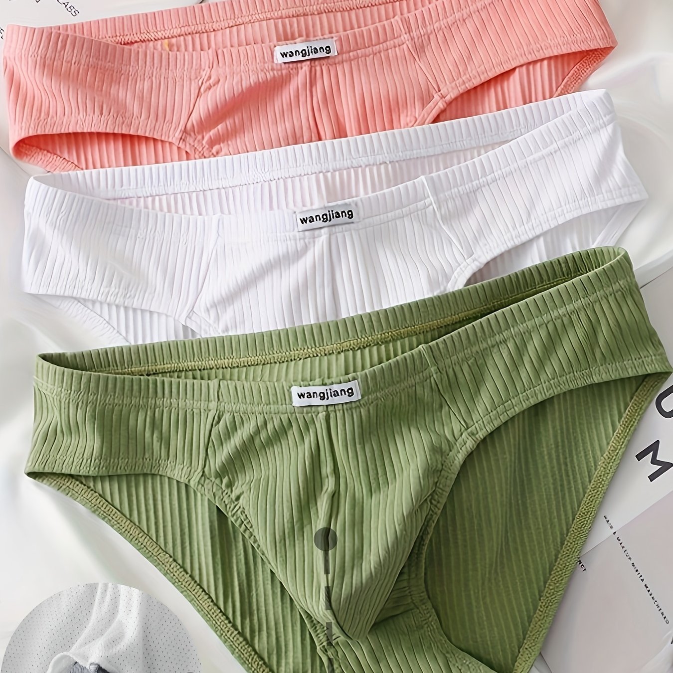 Set of 3 cotton briefs for men in solid colors, with comfort stretch fit.