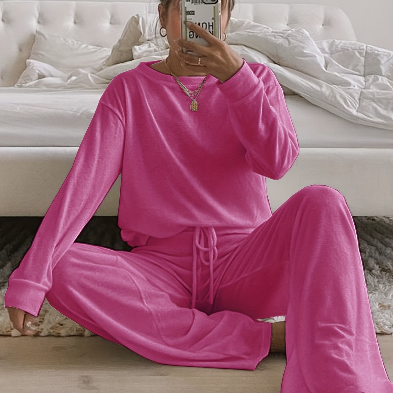 Cozy women's loungewear set in brushed fabric, solid color, round neck, long pants suit made of polyester for adults in autumn/winter season.