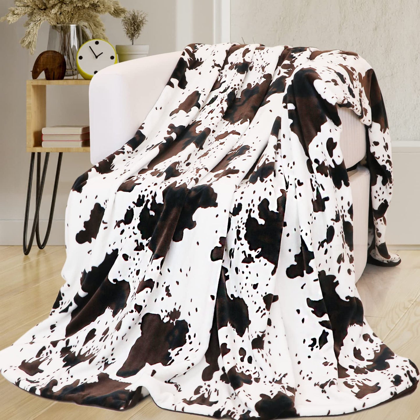 Soft and Cozy Cow Print Blanket - Plush Fleece Flannel Throw for Year-Round Comfort - Great for Daughters, Adults, Students, and Teens