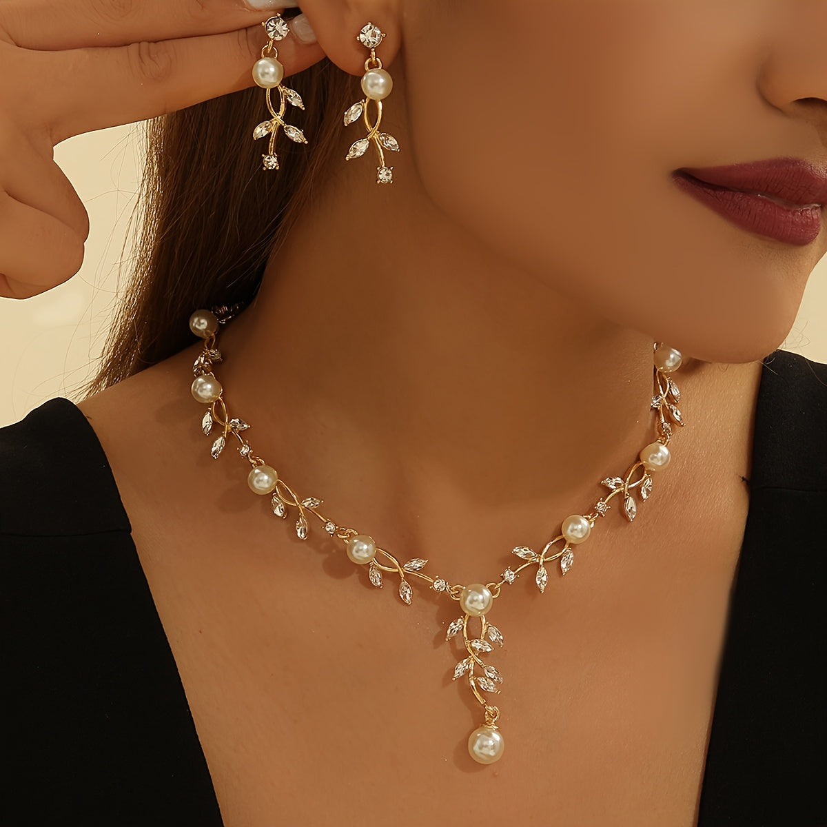 Exclusive 18K Gold-Plated Faux Pearl & Crystal Bridal Jewelry Set, Classy and Alluring Niche Pendant Necklace with Earrings for Wedding, Banquet, Valentine's Day - Perfect for Any Season.