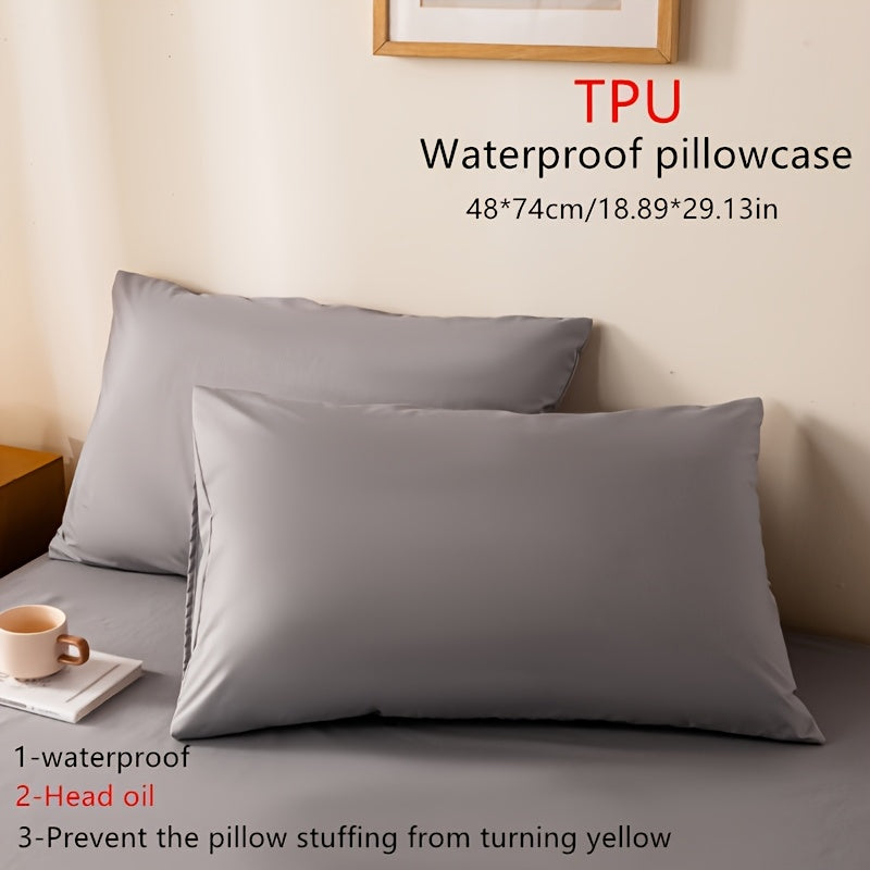 Two waterproof pillowcases, made of 100% polyester with a weight of 180-200gsm. Can be machine washed thanks to its active printing and woven craftsmanship. Features a washed craftsmanship that makes it oil and spill resistant, preventing yellowing.