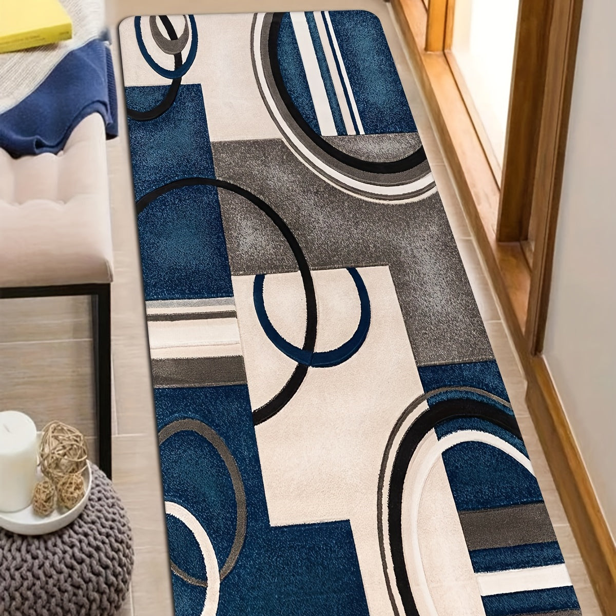 This home entryway mat is made of non-slip, absorbent polyester material. It is available in three sizes: 39.88x59.69 cm, 49.78x79.76 cm, and 44.7x119.38 cm.