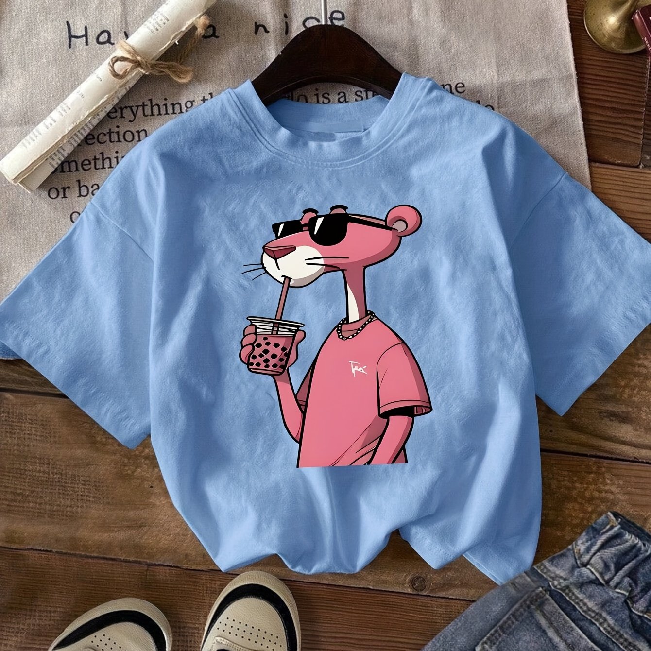 Casual printed T-shirt with round neck in stylish design, made from polyester and machine washable. Part of the spring/summer collection inspired by European and American fashion trends