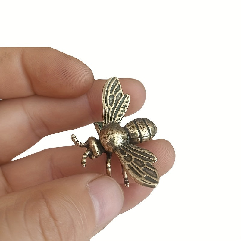 Handmade pure copper bee decoration - perfect for study or office, ideal for gifting or collecting.