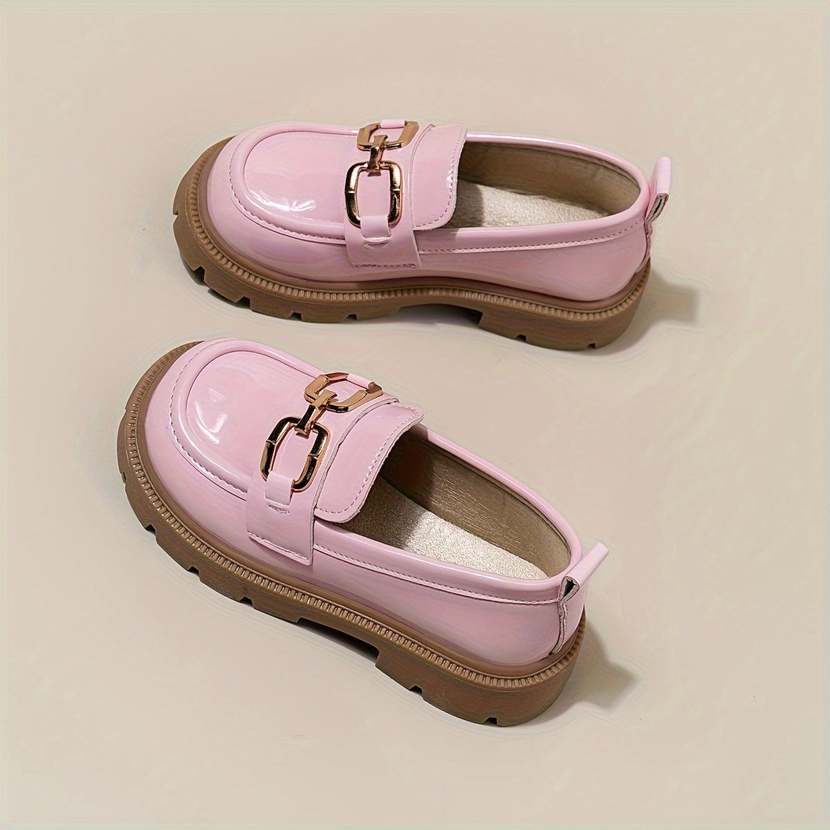 Fashionable loafers with metal buckle for kids - comfortable slip-on shoes for all seasons.