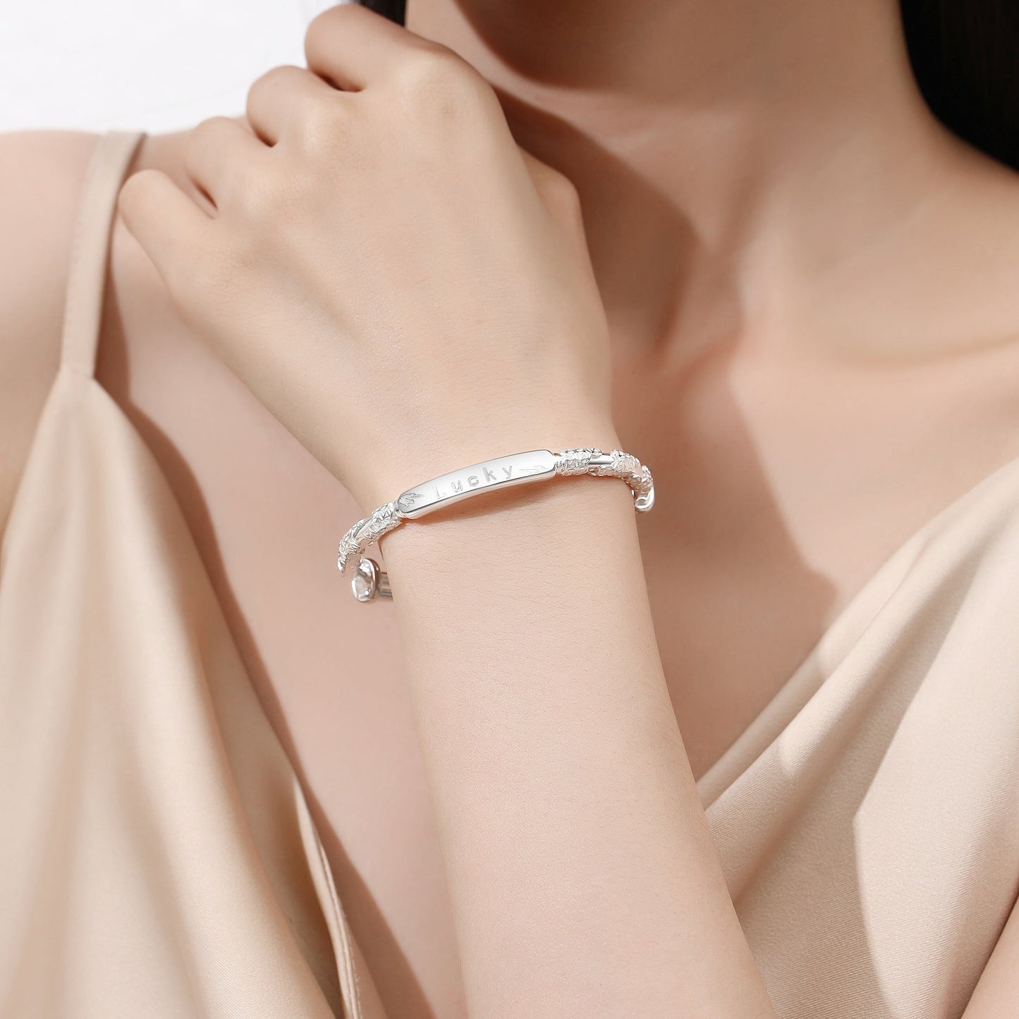 A stylish 925 sterling silver bracelet designed for women, with a sexy yet cute style that is perfect for everyday wear or as party accessories. This versatile piece makes a great Christmas gift or all-season jewelry option.