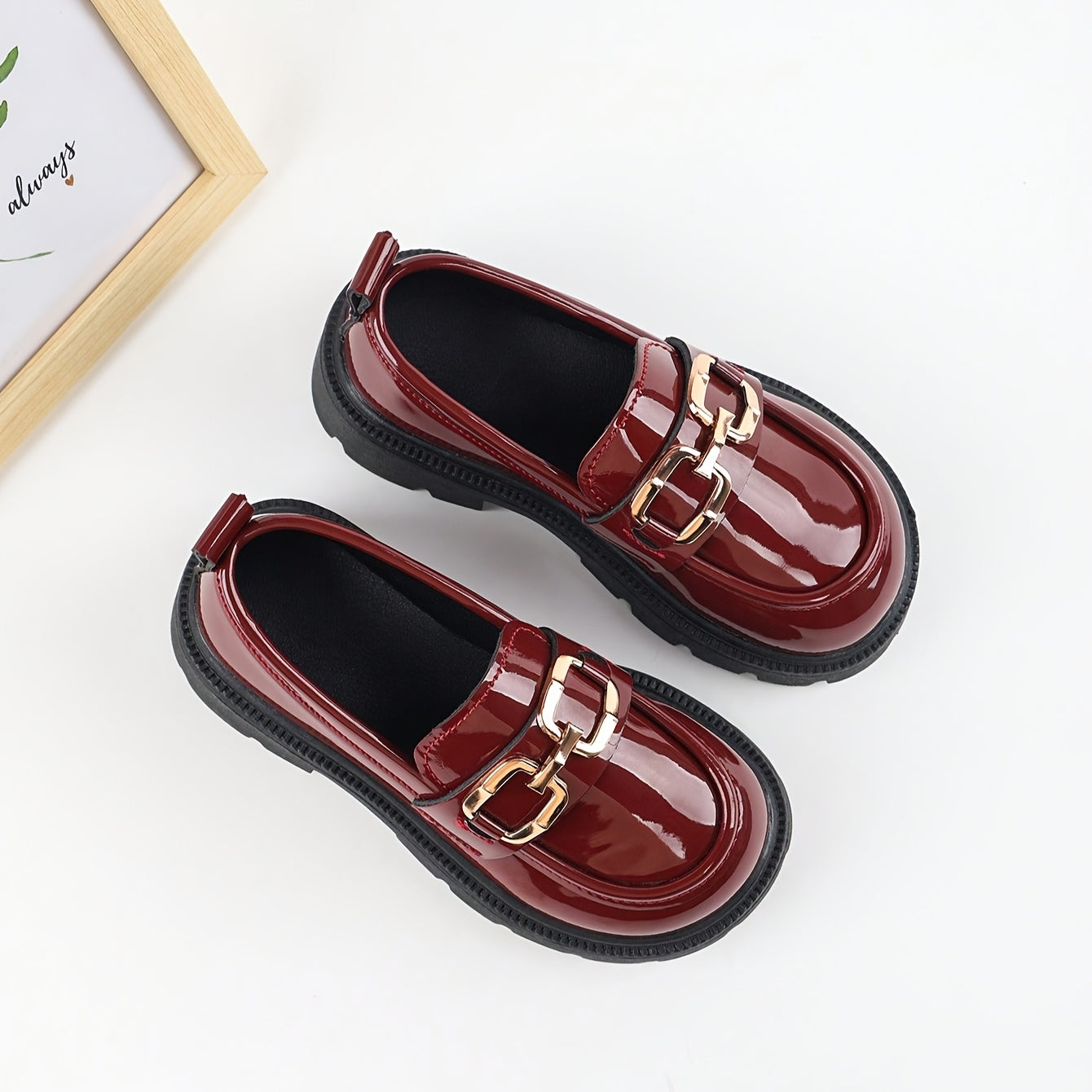 Fashionable loafers with metal buckle for kids - comfortable slip-on shoes for all seasons.