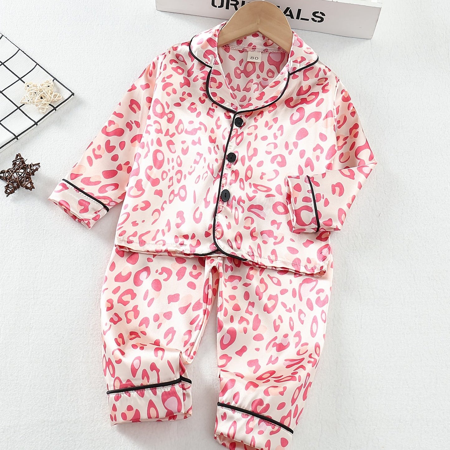 Children's long sleeve leopard print 2-piece outfit.