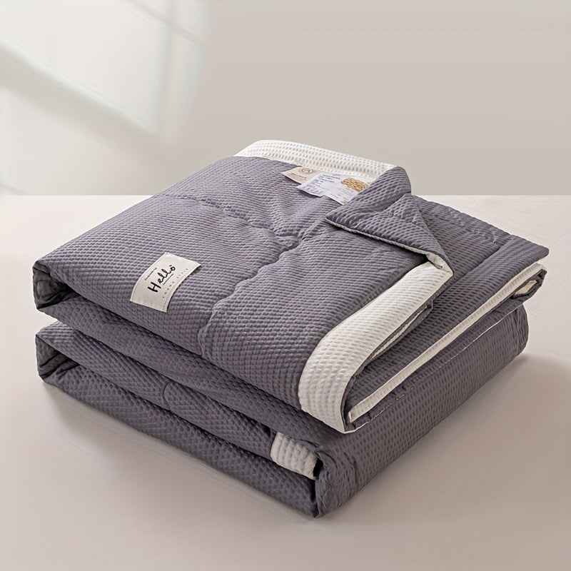 Ultra-soft lightweight summer quilt with cooling bean paste design for bedroom and guest room comfort, machine washable.