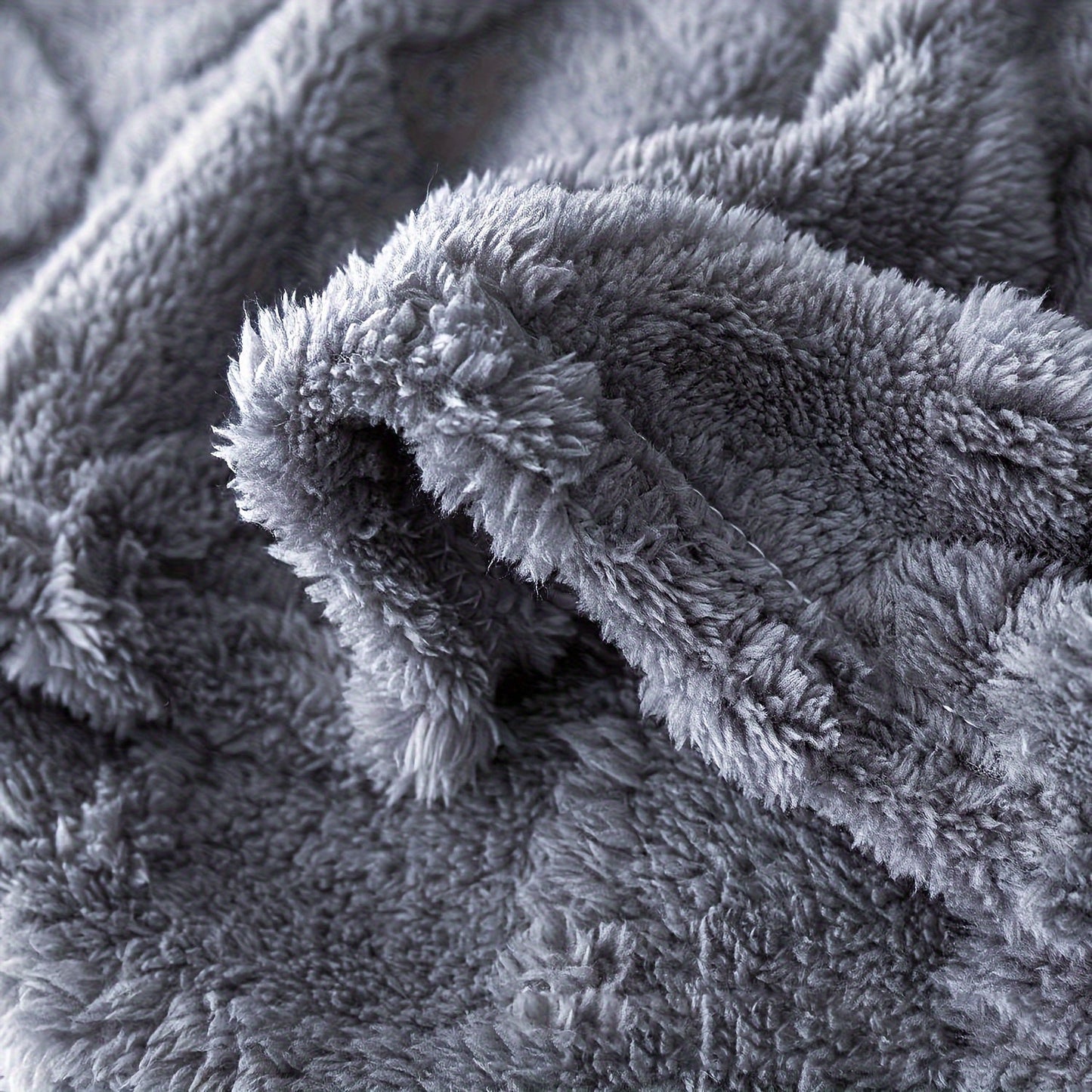 Soft and warm plush air conditioning blanket for July, made of hypoallergenic polyester knit fabric. This blanket is machine washable and can be used as a multipurpose all-season throw for the bed, couch, or travel. It has a weight of 300-350gsm.