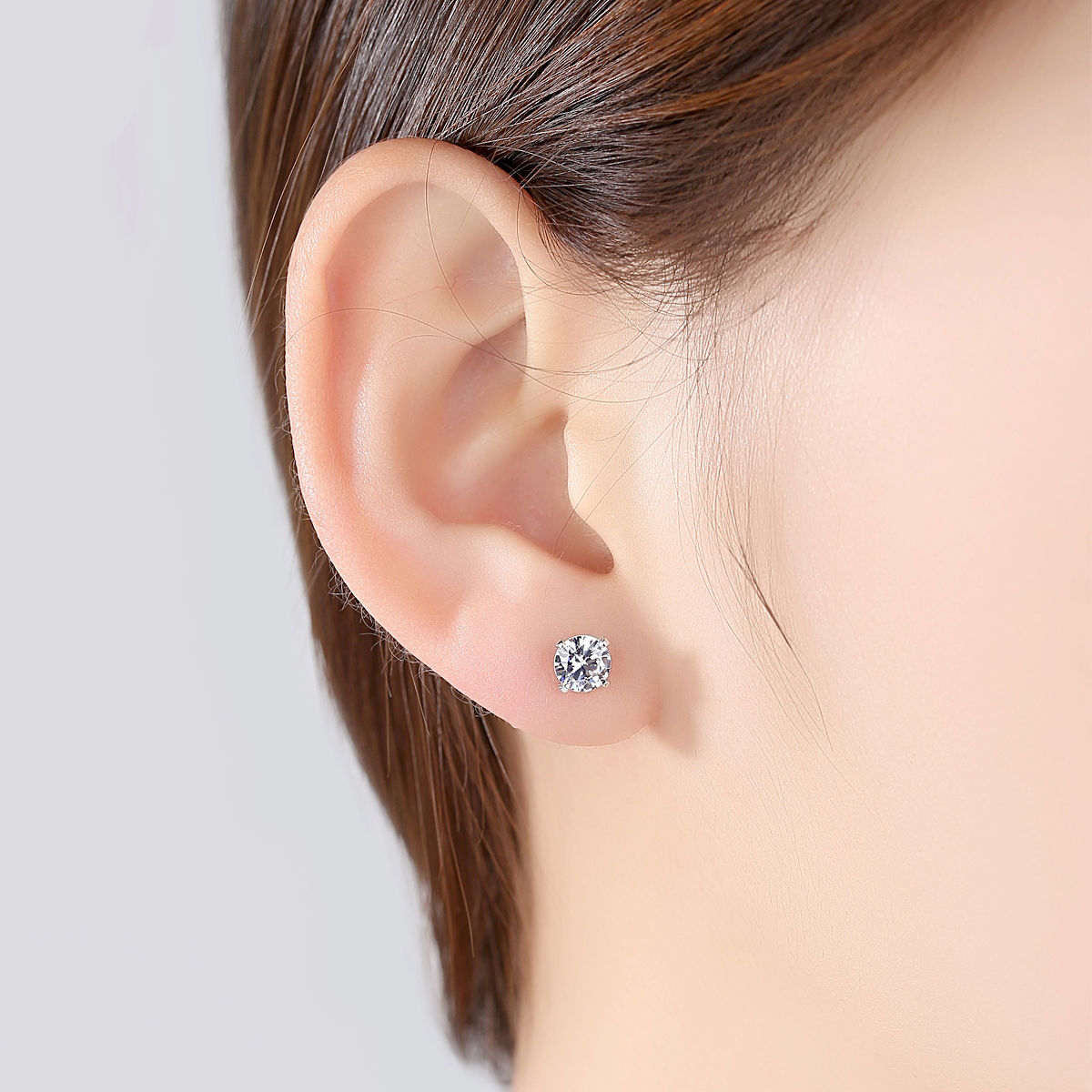 Set of three pairs of stud earrings in 925 silver for women, in sizes 4mm, 5mm, and 6mm.