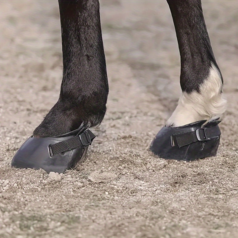 This rubber horseshoe pair protects horse hooves from dirt and feces, preventing inflammation and slipping.