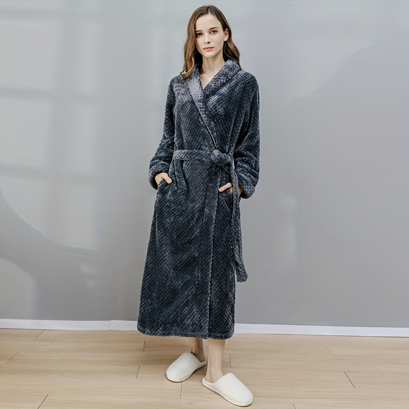 Thick flannel bathrobe with long sleeves and soft coral velvet, ideal for lounging at home or after bathing.