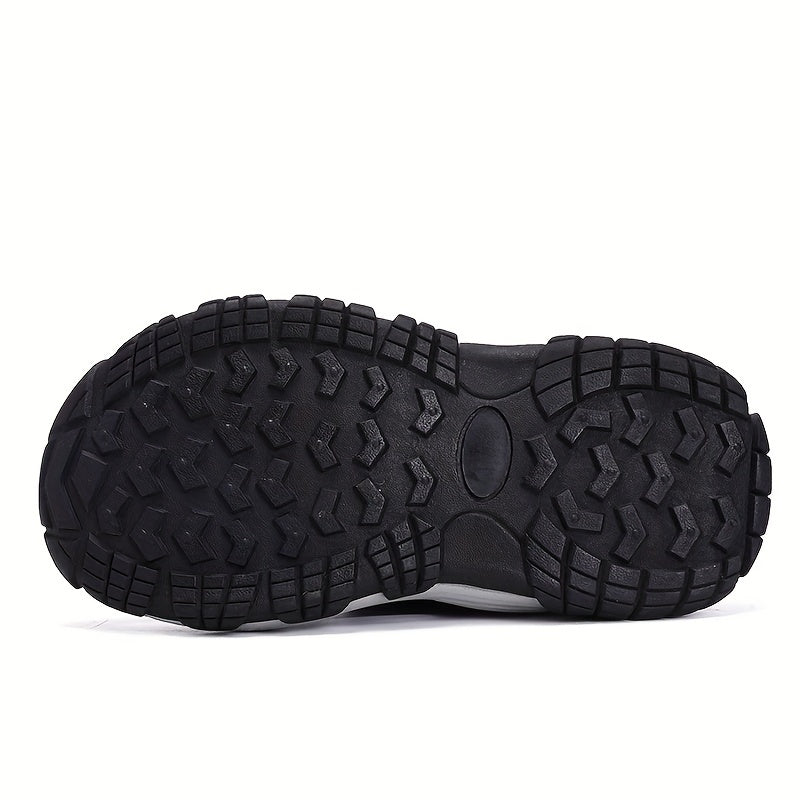 Breathable mesh slippers for children's outdoor sports.