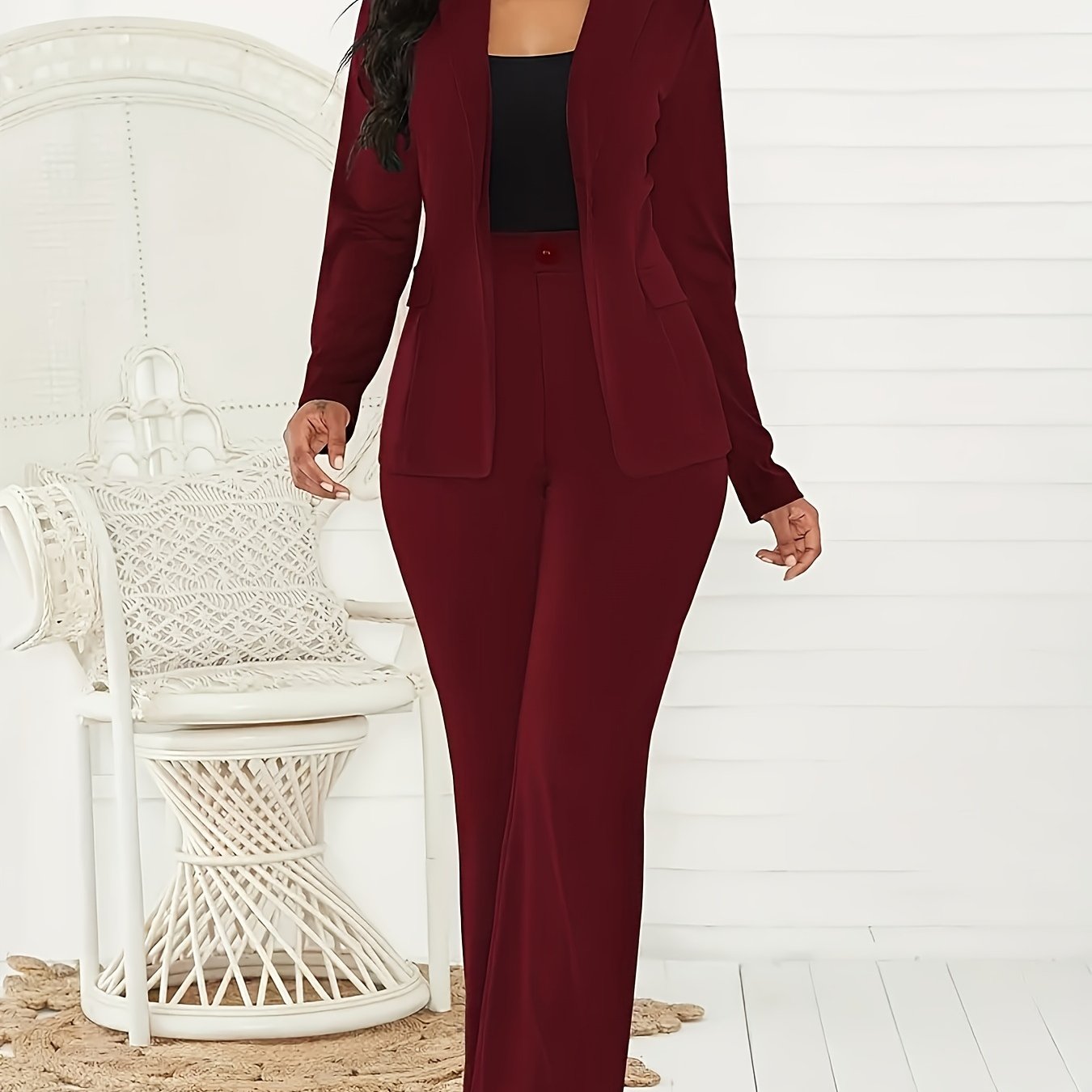 Global Glamour women's two-piece suit set in slim fit with long sleeve blazer and pants. Made of machine washable polyester/nylon blend.