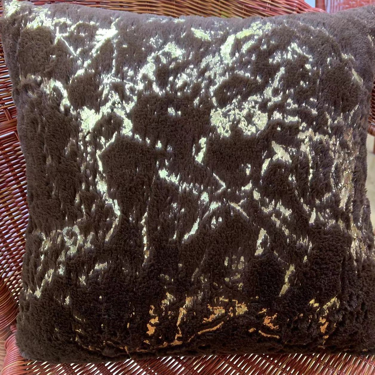 Luxury faux fur throw pillow cover with gilded stripes, zip closure, and machine washable. Ideal for sofa, bedroom, car. Size: 45.72x45.72 cm.