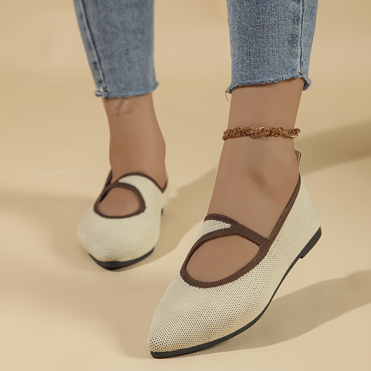 Stylish slip-on flats for women with breathable, comfortable pointed toe and soft sole suitable for all seasons.