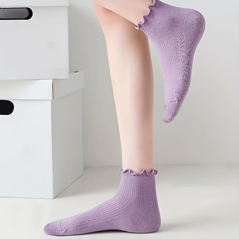 10 pairs of cute, comfortable women's ankle socks made from 95% polyester and 5% elastane. Solid color knit fabric that is machine washable.