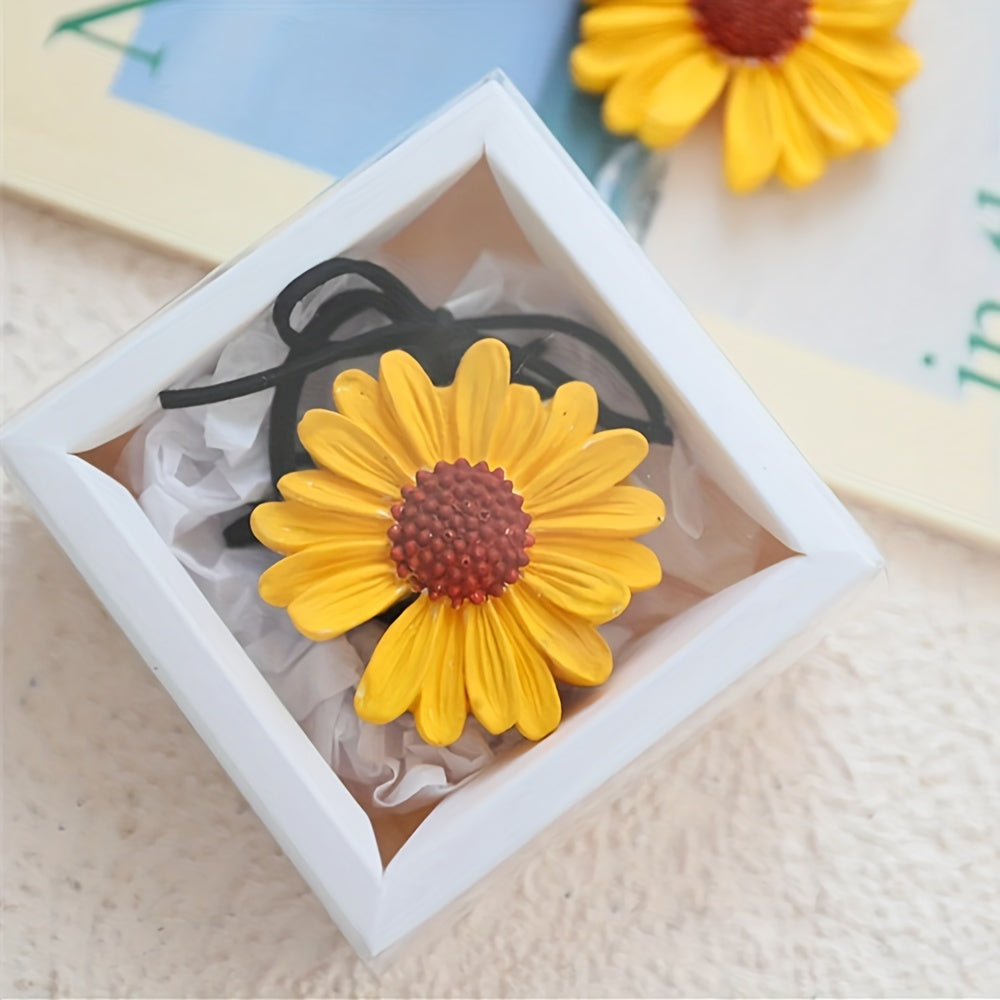 Silicone mold with Daisy and Sunflower design for Aromatherapy Candles and Baking - a versatile tool for crafting with intricate petal details. Ideal for making DIY decorations and sourcing candle making supplies.