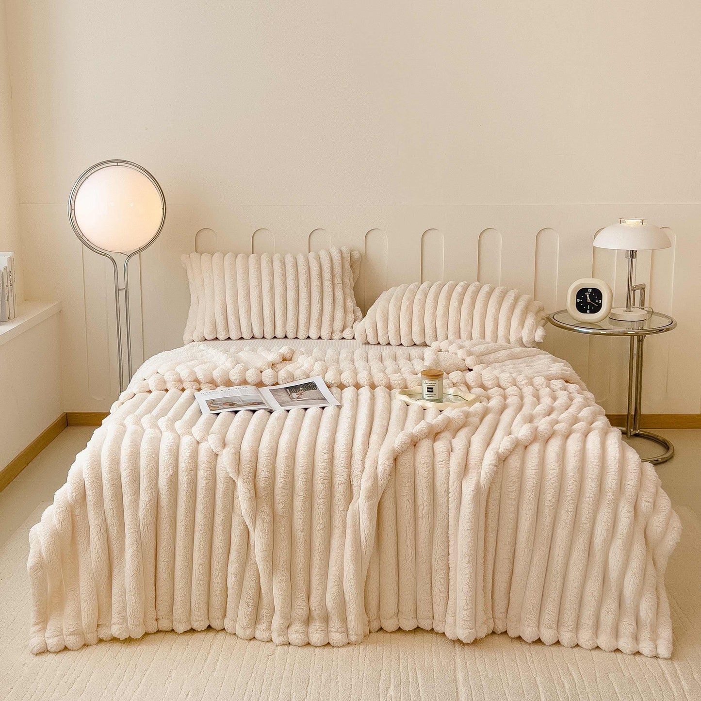 Warm up for autumn and winter with this versatile rabbit plush pull rod cover blanket. Perfect for single or double use in the bedroom, hotel, or dormitory, this super large and thickened blanket is sure to keep you cozy all season long.