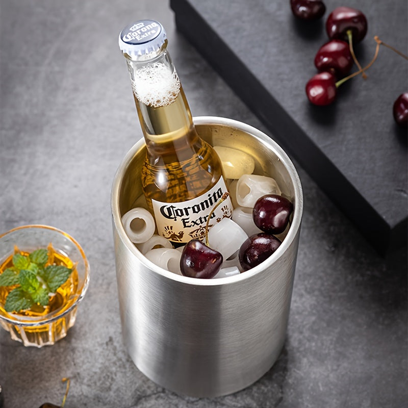 Compact stainless steel ice bucket with 1.6L capacity, perfect for keeping drinks cold on the go. Ideal for outdoor events and home use.