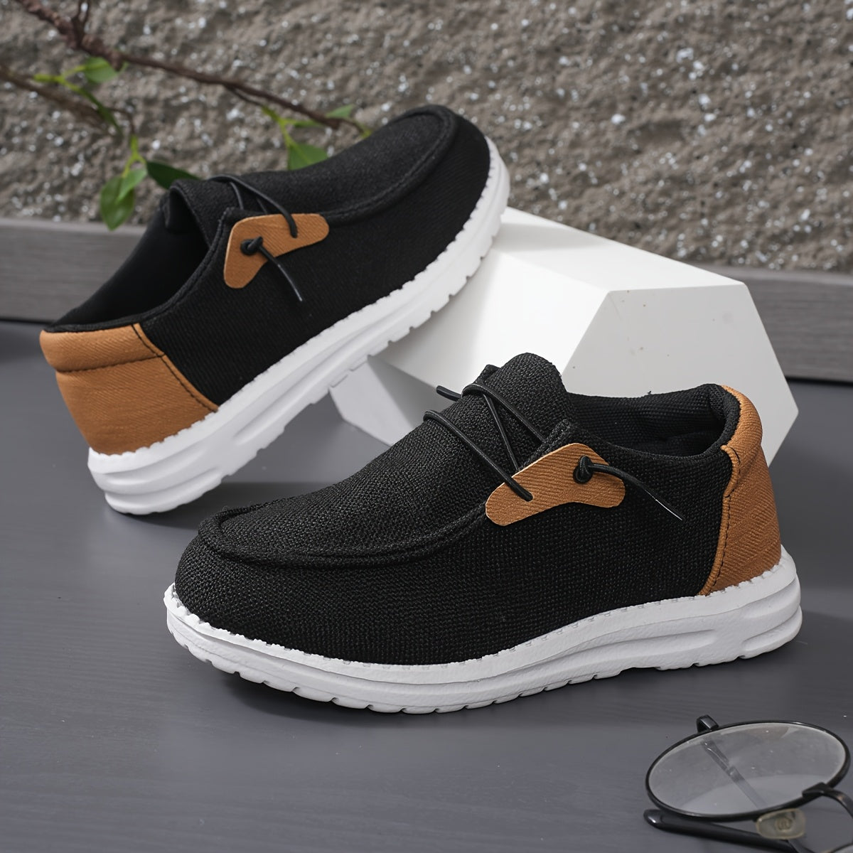 Stylish, breathable sneakers for men, perfect for outdoor activities.