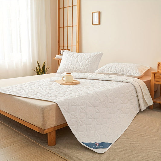 Waterproof mattress cover made of layers, providing soft cushioning to double bed mattresses. This bedspread offers protection against diaper leaks and stains in the household. It is thin, non-slip, and dust-proof, making it ideal for student dormitories.