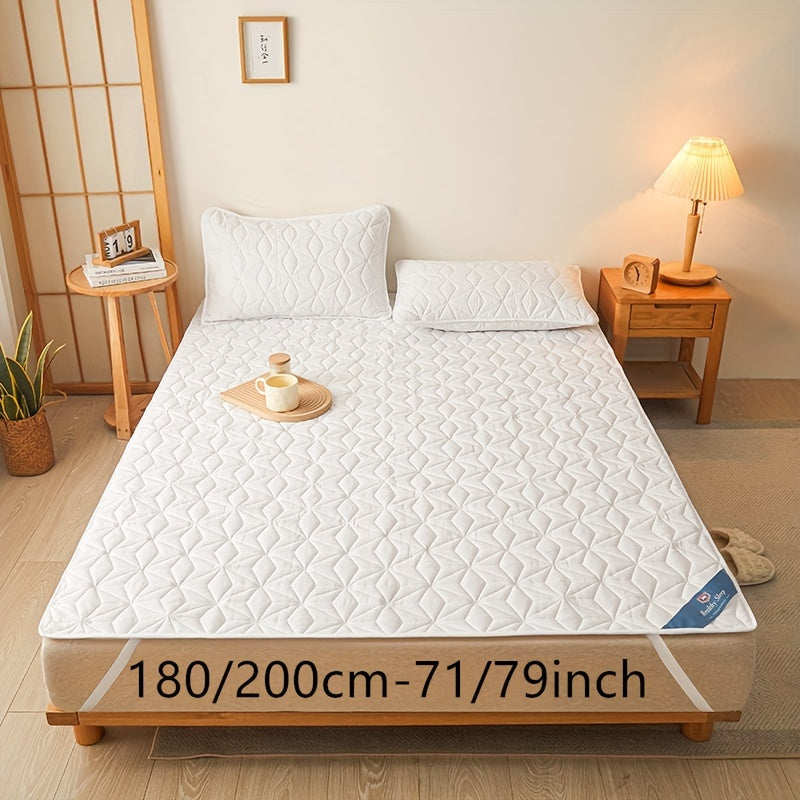 Waterproof mattress cover made of layers, providing soft cushioning to double bed mattresses. This bedspread offers protection against diaper leaks and stains in the household. It is thin, non-slip, and dust-proof, making it ideal for student dormitories.