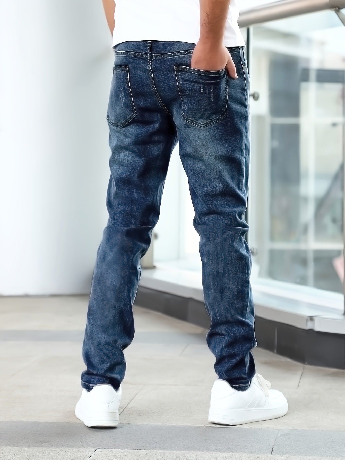 Casual medium stretch denim jeans for men, classic design