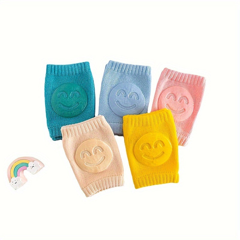 Knitted knee pads with smiley face for boys, ideal for autumn and winter