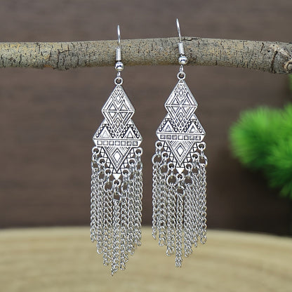 This retro ethnic style women's jewelry set includes three pieces: a geometric zinc alloy necklace and matching tassel long earrings. The set is simple, stylish, and versatile, suitable for all seasons and can be paired with a long skirt or sweater.