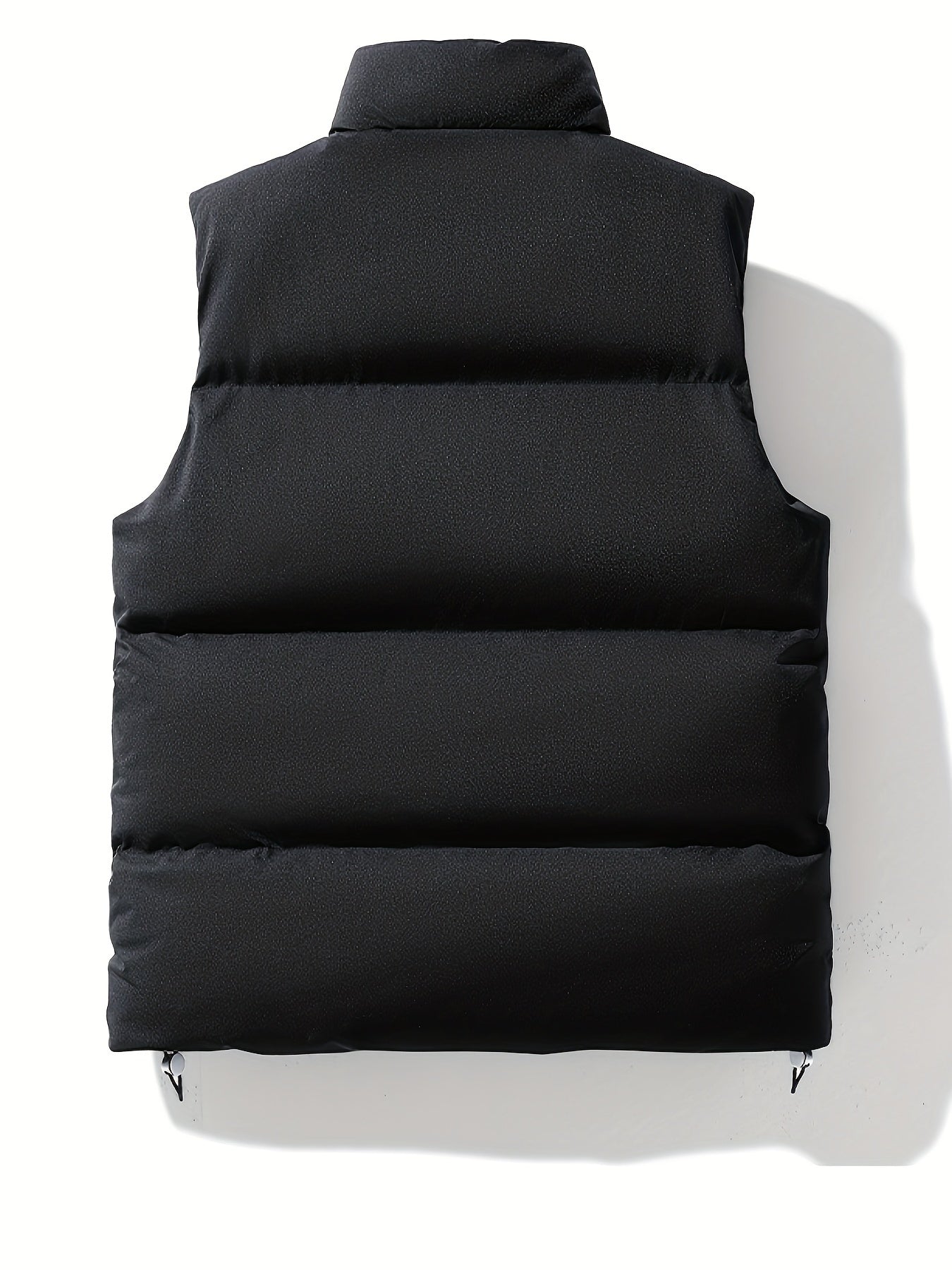 Men's casual thickened warm vest with pockets for hiking and outdoor activities, made of polyester filled fabric in a regular fit for fall.