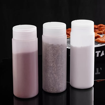 Multi-purpose powder dispenser bottle for various ingredients such as flour, sugar, coffee, BBQ spices, etc. Made of BPA-free plastic, easy to clean, available in 400ml or 600ml sizes, a must-have kitchen gadget.