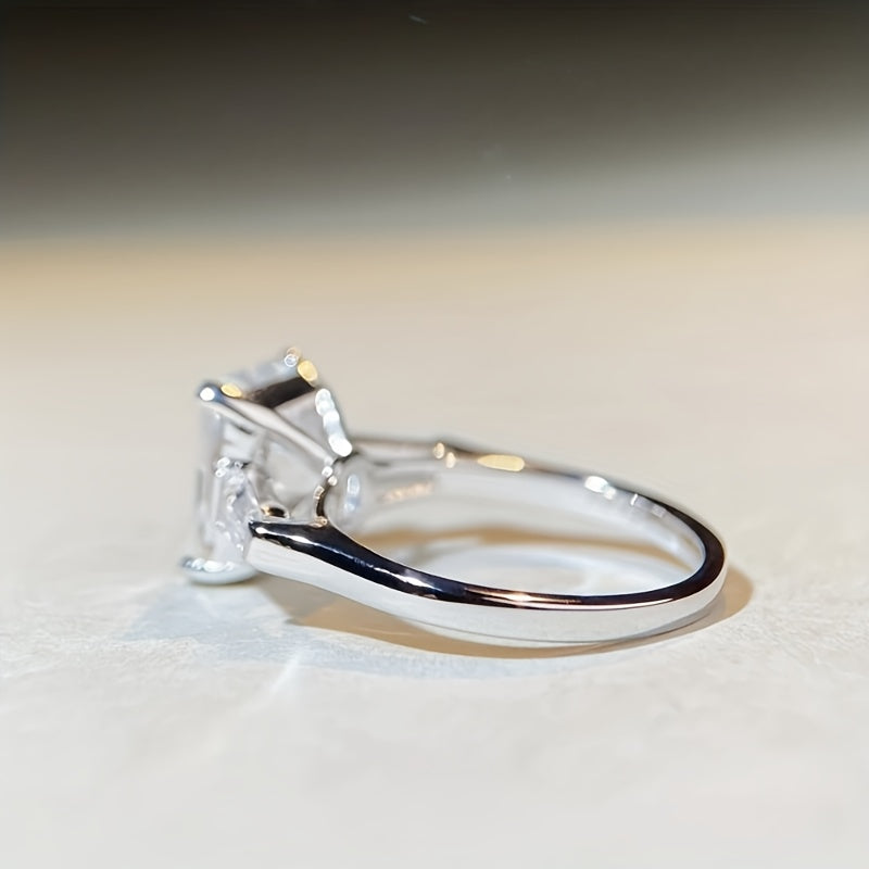 This elegant vintage ring features a stunning 4 carat Moissanite stone set in 925 silver. The simple yet luxurious design makes it a perfect choice for women's engagement or wedding ring. Its dazzling and captivating style embodies an aristocratic flair