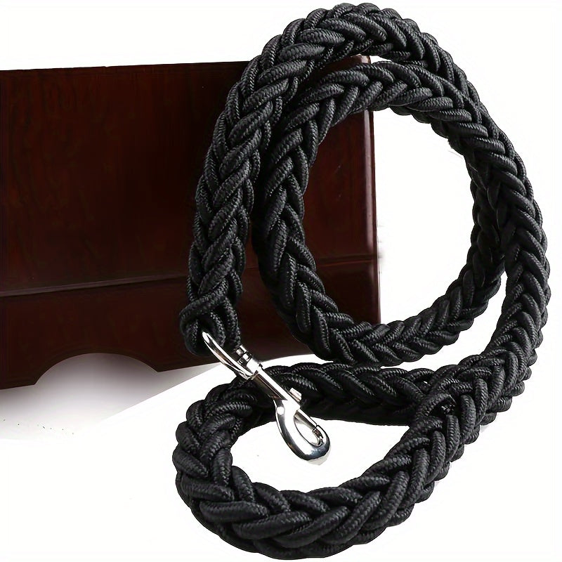 Durable braided dog leash for effective training and comfortable walking.