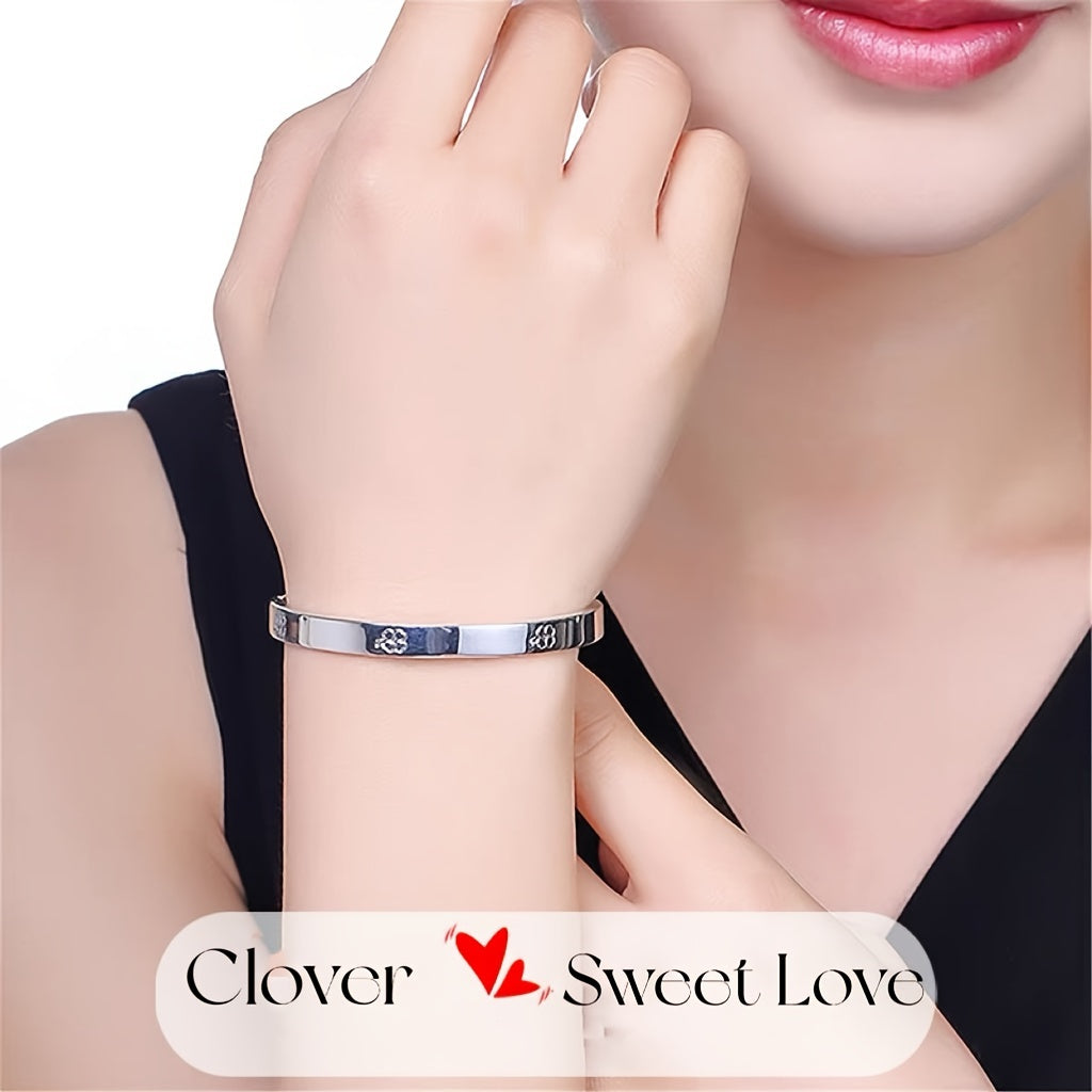 Stylish and Timeless Women's Open Clover Bracelet, Crafted from Hypoallergenic Silvery-Plated Titanium Alloy, Ideal Gift for Her, Featuring a Sleek Surface Finish