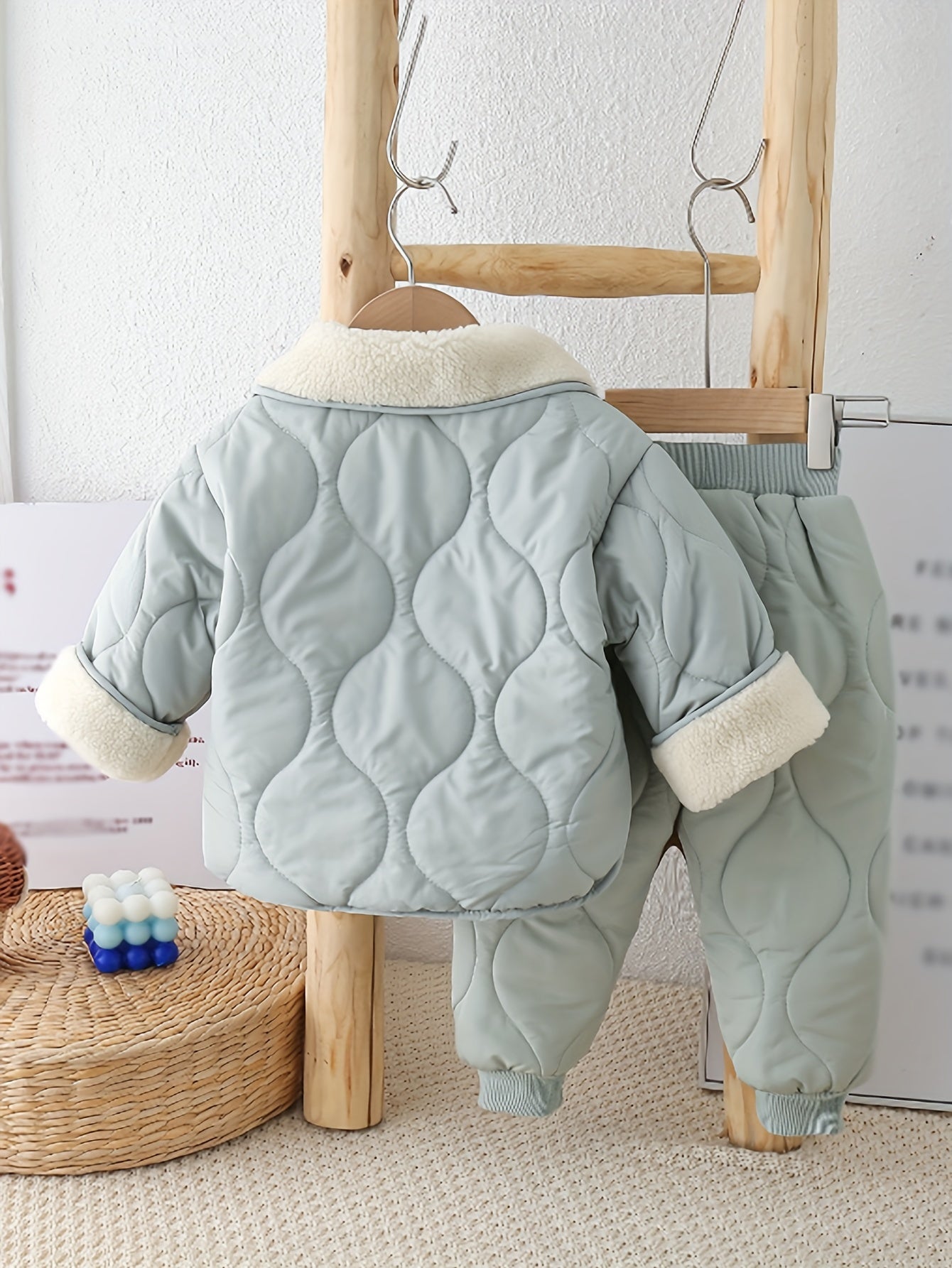 Double-pocket thickened outfit set for fall/winter with a cozy teddy collar. Machine washable, solid color, made of polyester, perfect for outdoor wear.