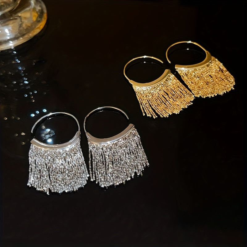 One set of C-shaped tassel earrings