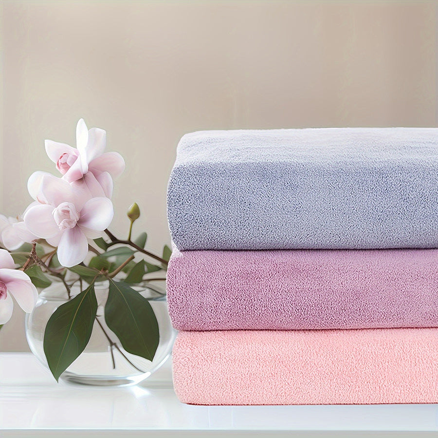 Super absorbent microfiber towels with a space theme design for a spa experience. Made of a polyester and nylon blend, these quick-dry towels are soft on the skin.