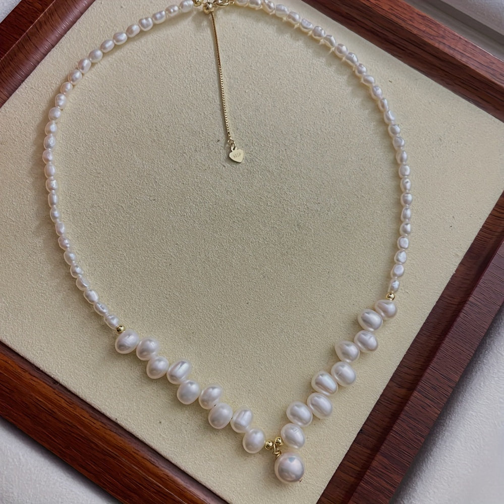 This elegant pendant necklace features a vintage French wheat sheaf design with a 5-6mm baroque pearl. Made of S925 silver, it comes with a 40cm chain and a 4.5cm extension chain for a perfect fit. Presented in a gift box, this necklace is ideal for