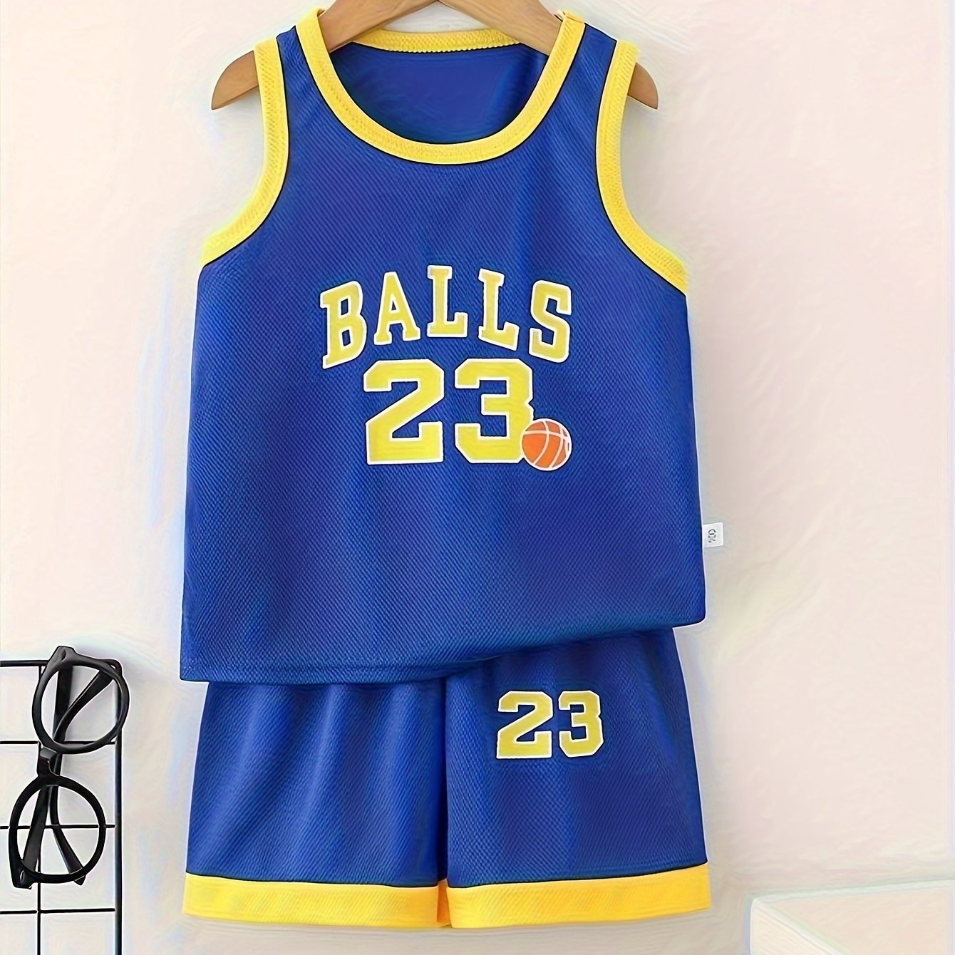 Yoshlar #23 Basketbol Formasi va Shortlar To'plami Qizil va Oq, 100% Polyester, Havo O'tkazuvchi, Yengsiz va Harf Bosma, Bahor/Yoz Ochiq Havoda Sport uchun Ideal.