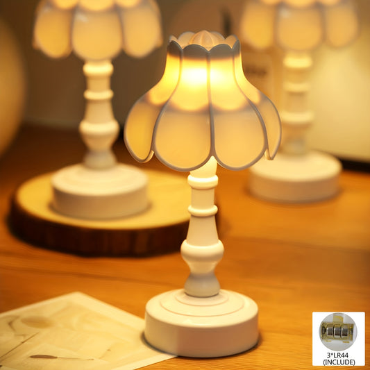 Flower-shaped mini desk lamp, ideal as a night light for bedroom and desktop decor.