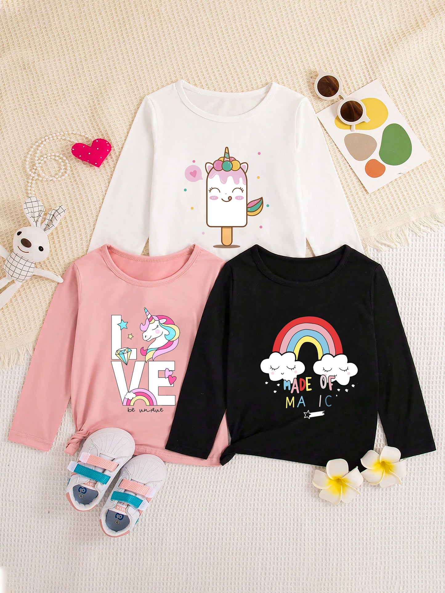 3 adorable unicorn print girls' long-sleeve crew neck t-shirts in polyester, perfect for spring and fall. Regular fit with a knit fabric.