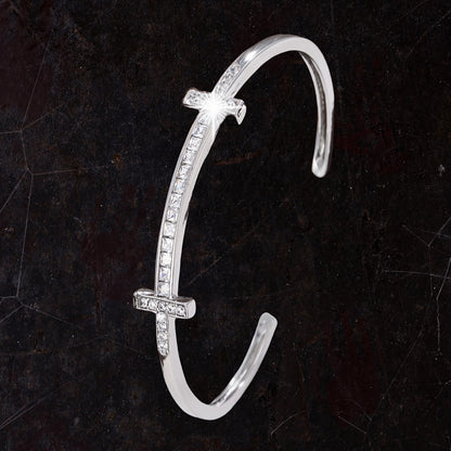 This trendy Korean-designed bracelet exudes luxury with its subtle inlaid synthetic zirconia stones, making it ideal for those who appreciate distinctive fashion accessories.