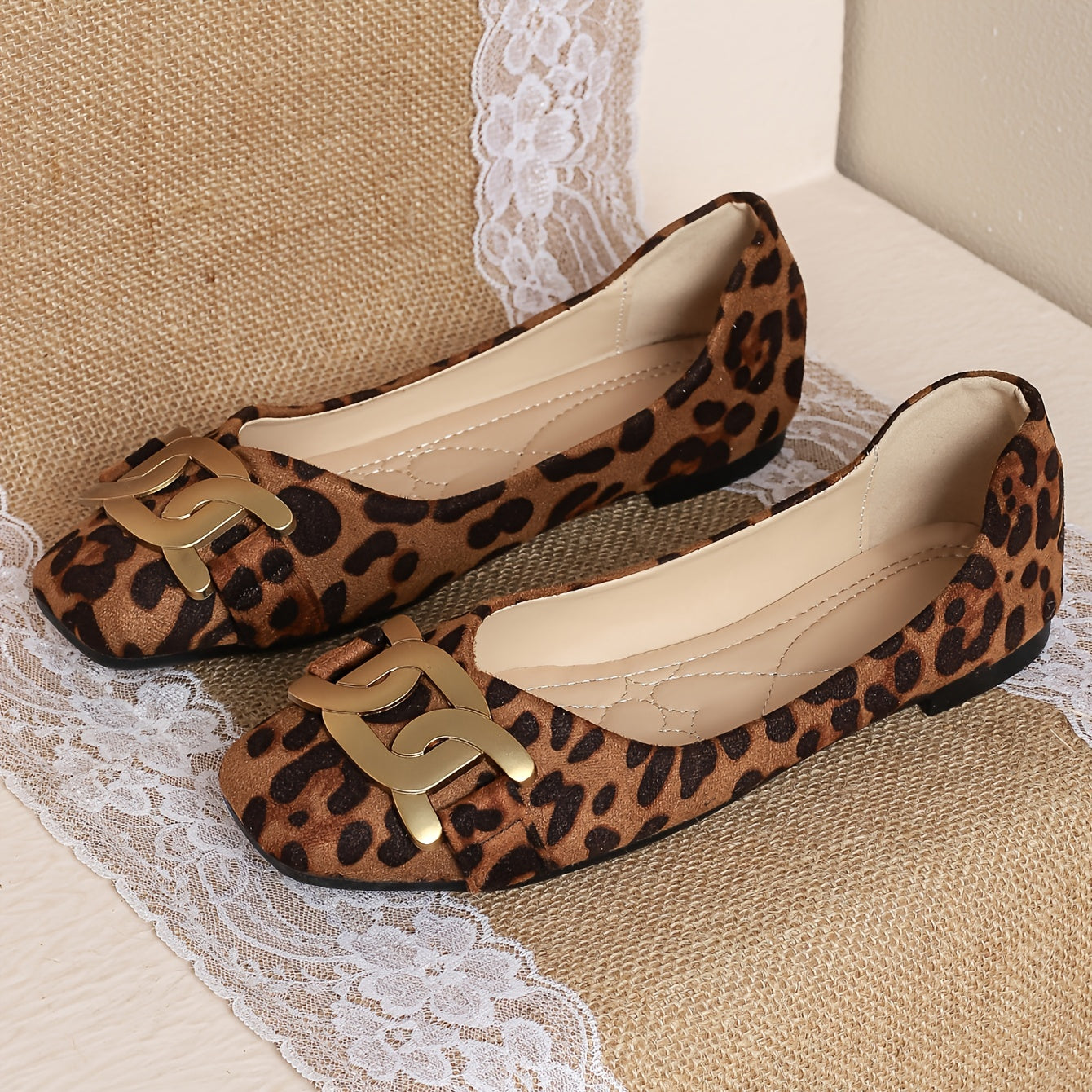 Leopard flats with buckle detail for women, versatile and comfortable slip-on shoes.